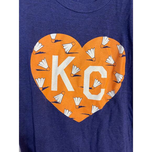 Adult small KC heart shirt - Picture 2 of 3